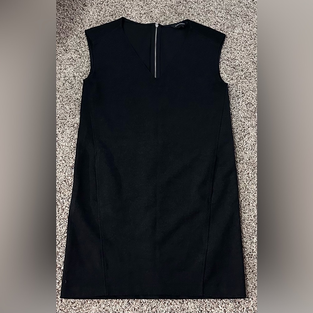 🖤 Club Monaco V-Neck Top – Black 🖤 - Picture 10 of 13